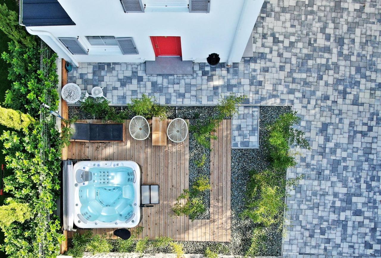 The Doors Luxury Apartment Mosonmagyaróvár Exteriör bild