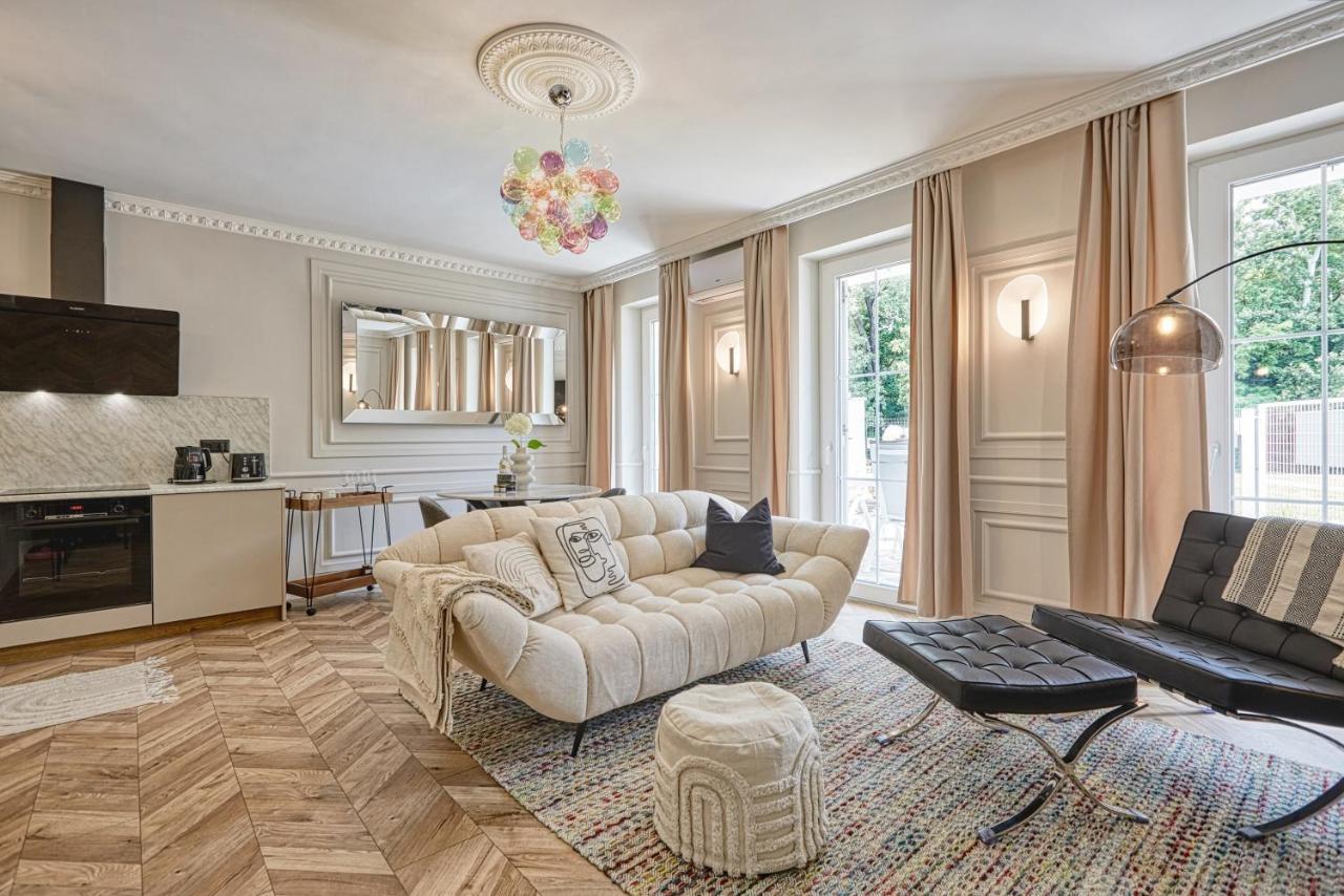 The Doors Luxury Apartment Mosonmagyaróvár Exteriör bild