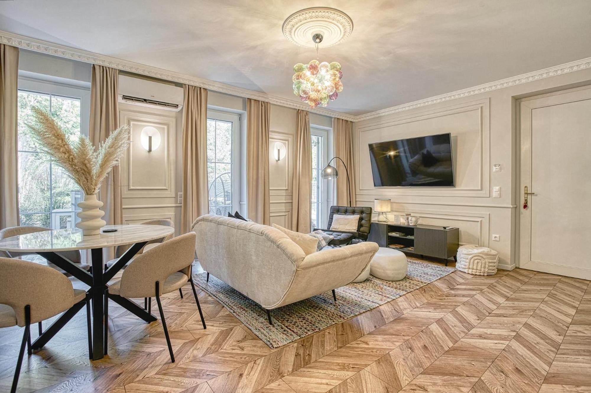 The Doors Luxury Apartment Mosonmagyaróvár Exteriör bild
