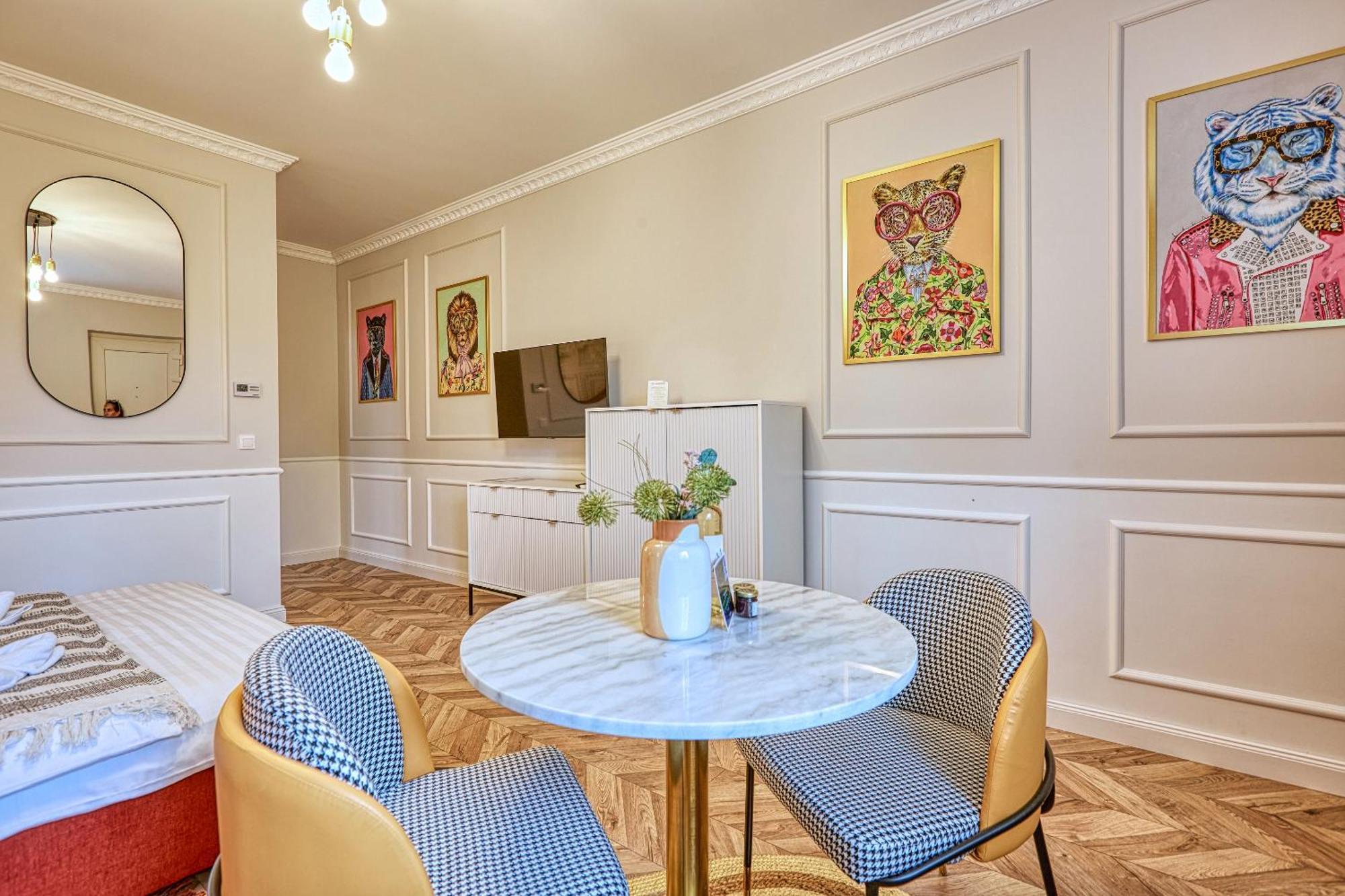 The Doors Luxury Apartment Mosonmagyaróvár Exteriör bild