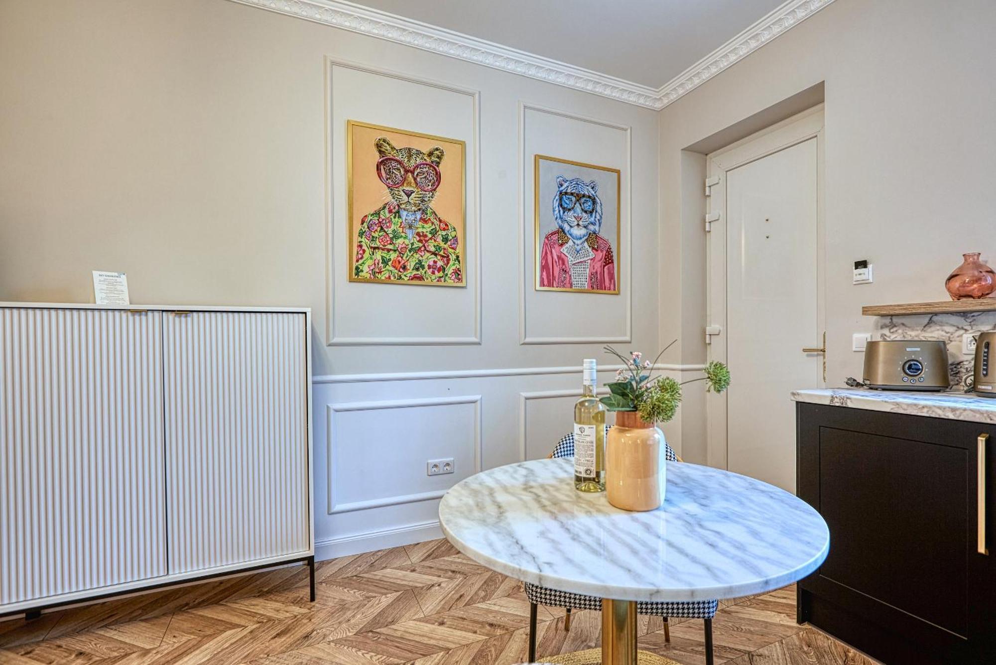The Doors Luxury Apartment Mosonmagyaróvár Exteriör bild