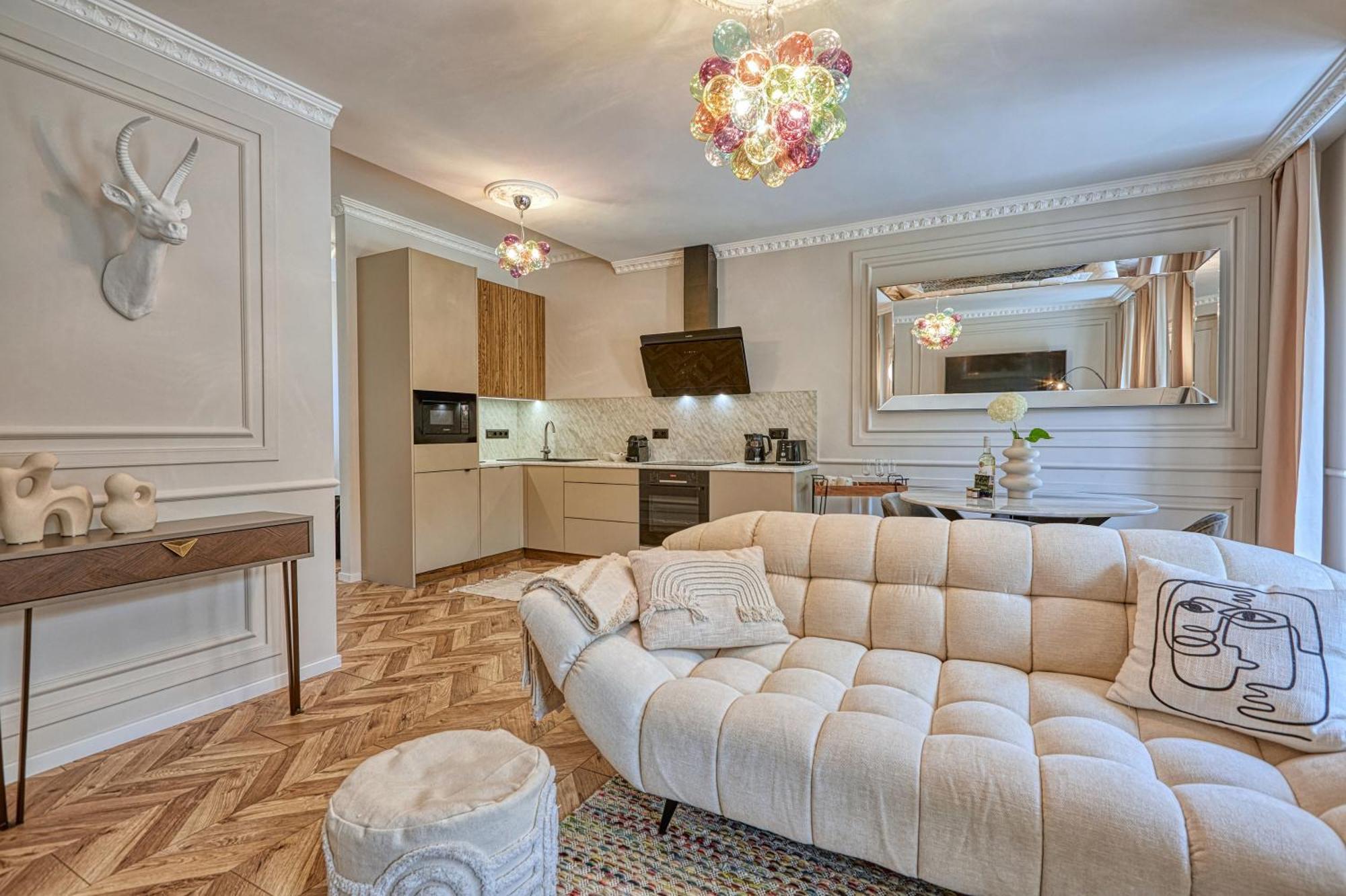 The Doors Luxury Apartment Mosonmagyaróvár Exteriör bild