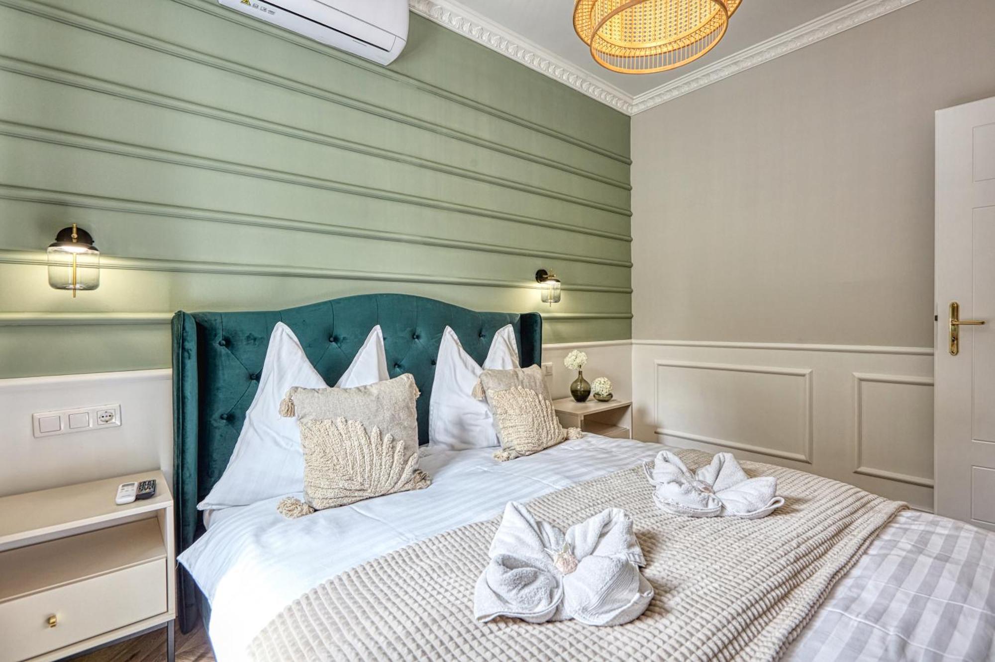 The Doors Luxury Apartment Mosonmagyaróvár Exteriör bild